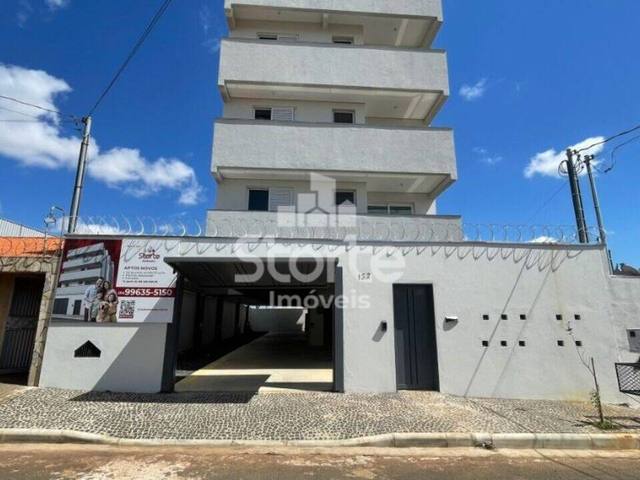 Fachada do prédio na Rua Lourdes de Carvalho